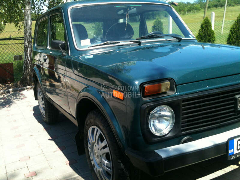 Lada Niva -  kompletan auto u delovima