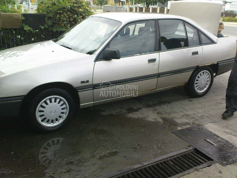 Opel Omega - kompletan auto u delovima