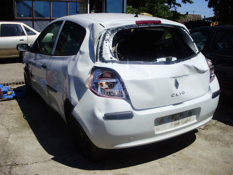 Renault Clio - kompletan auto u delovima
