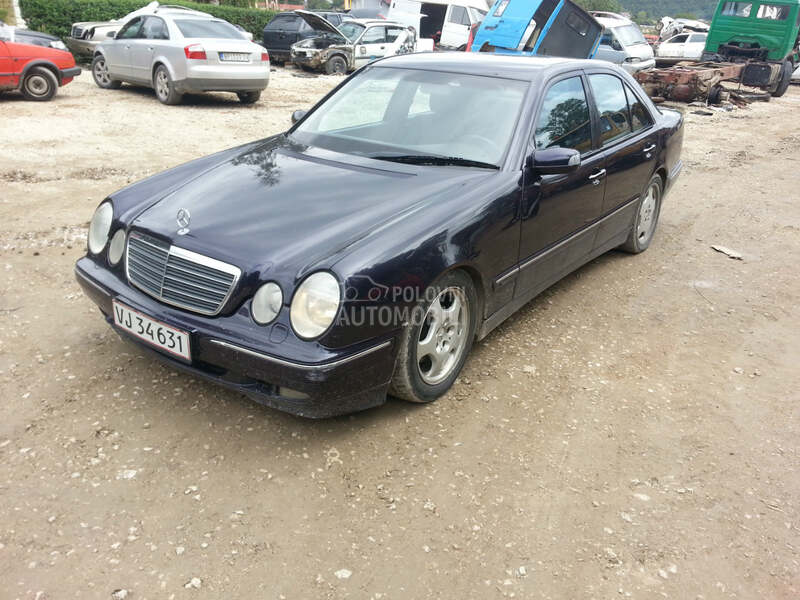Mercedes Benz E 320 - kompletan auto u delovima