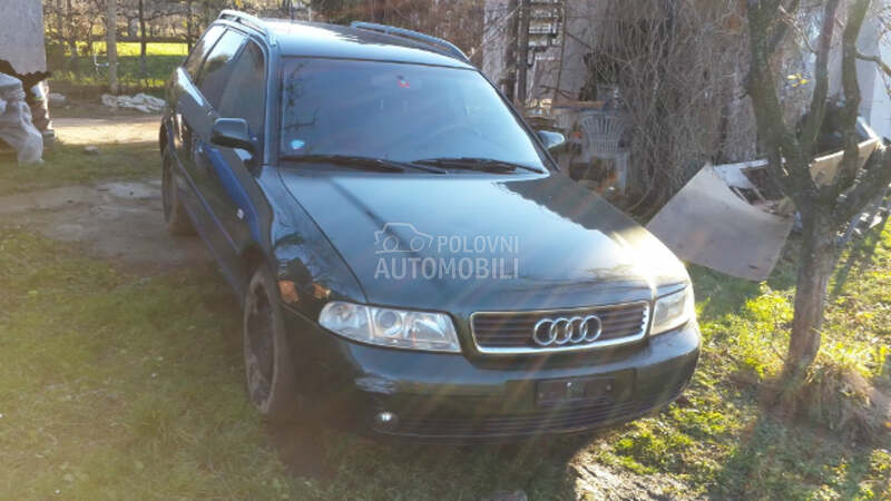 Audi A4 - kompletan auto u delovima