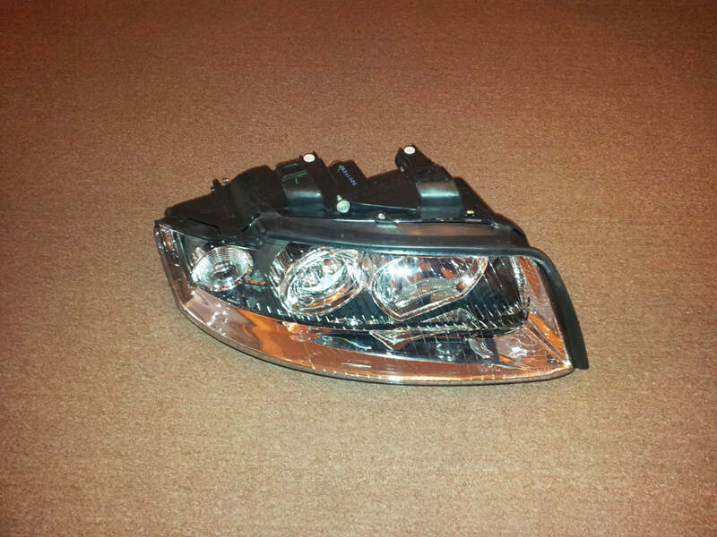 Far desni za Audi A4 od 2000. do 2004. god.