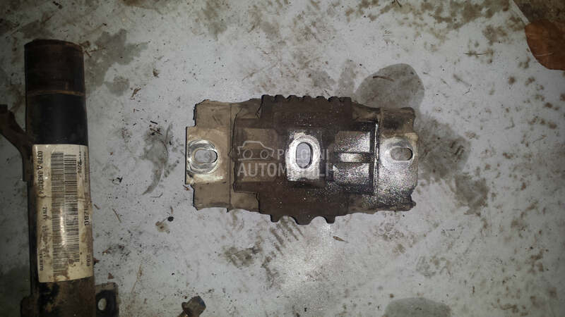 Nosac menjaca za Ford Fusion od 2000. do 2012. god.