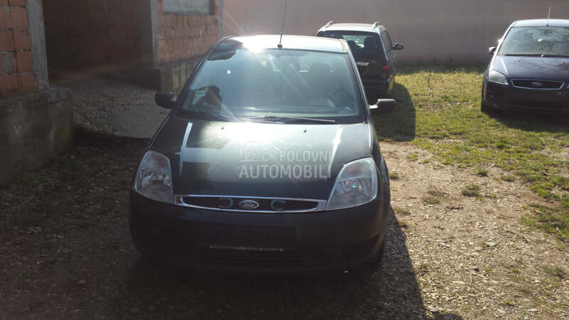Ford Fiesta 2002. god. - kompletan auto u delovima