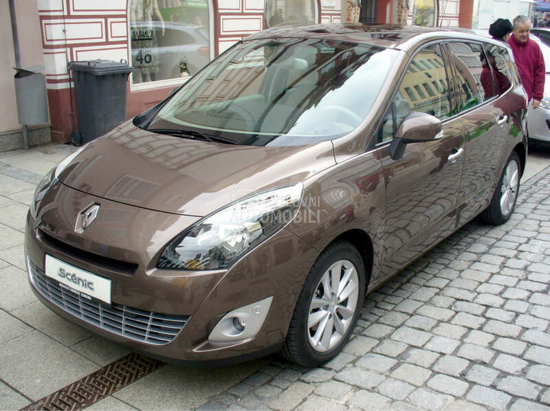 Renault - kompletan auto u delovima