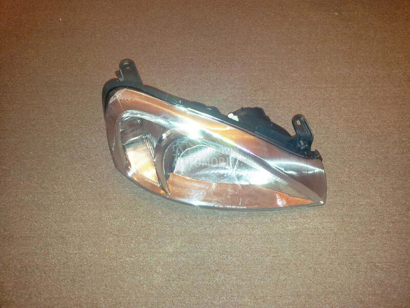 Far desni za Opel Corsa C od 2000. do 2006. god.