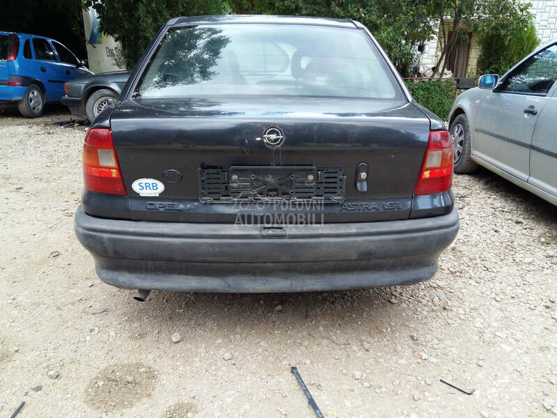 Opel Astra F - kompletan auto u delovima