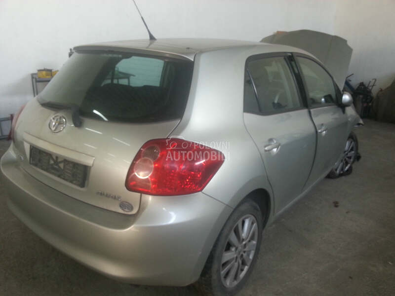 Toyota Auris - kompletan auto u delovima