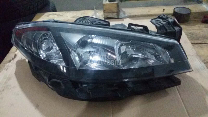 Desni far za Renault Laguna