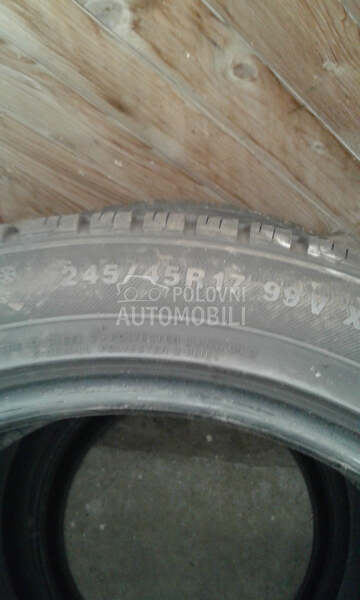 Dunlop 245/45 R17 Zimska
