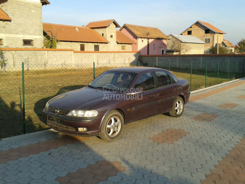 Opel Vectra B - kompletan auto u delovima
