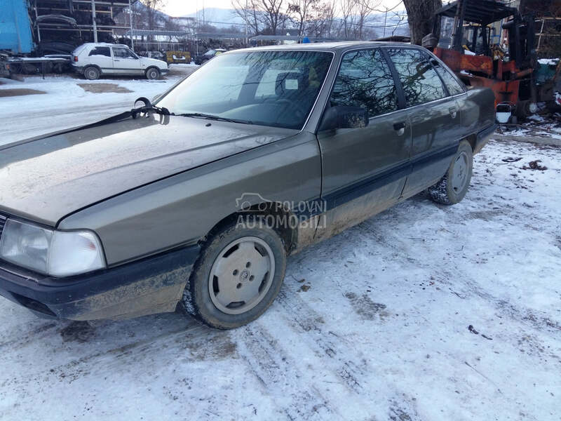 Audi 100 - kompletan auto u delovima