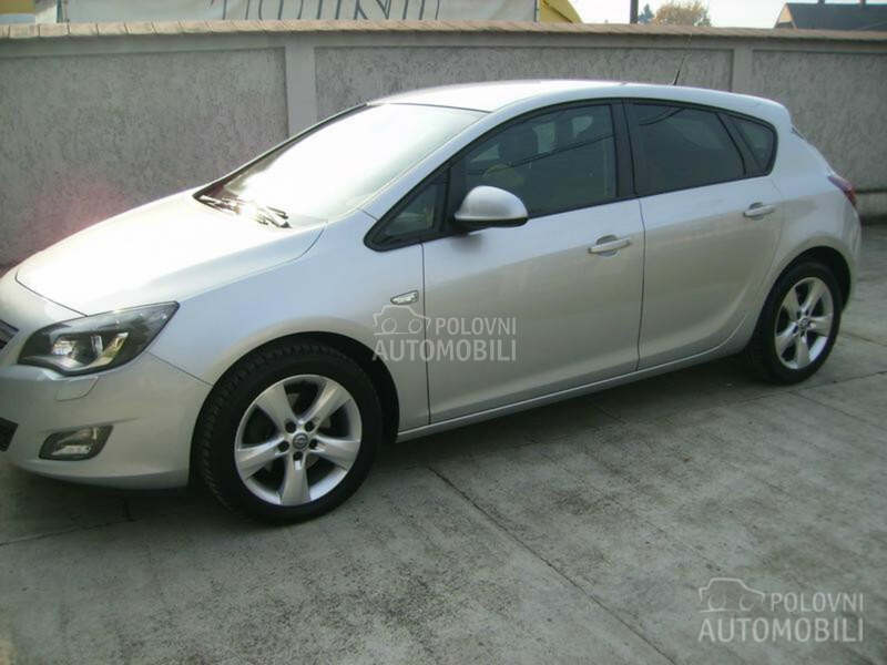 Delovi za Opel Astra J