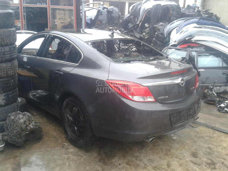 Opel Insignija - kompletan auto u delovima