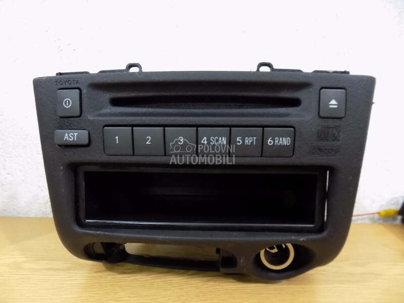 Fabricki cd plajer za Toyota Yaris