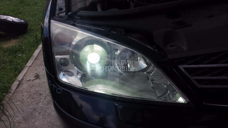 Far Xenon za Ford Mondeo od 2001. do 2007. god.