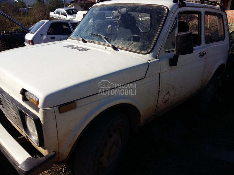 Lada Niva - kompletan auto u delovima