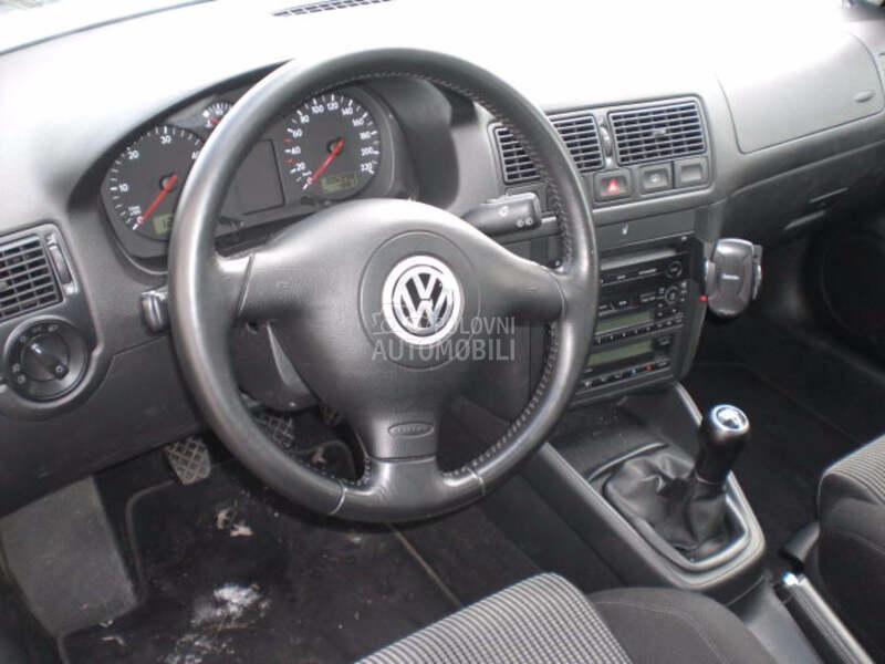 Kompletan auto u delovima