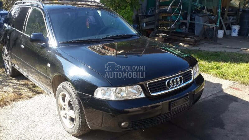 Audi A4 2000. god. - kompletan auto u delovima