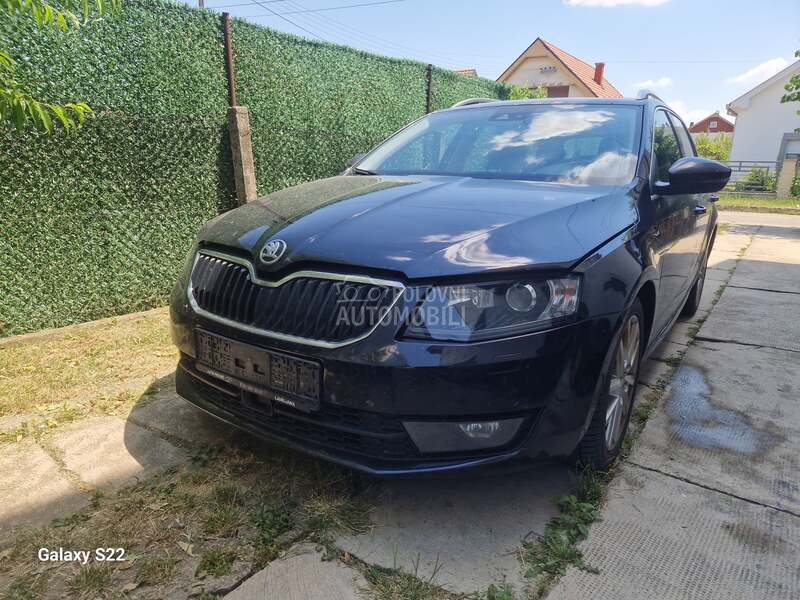 Delovi za Škoda Octavia 2014 branik vrata hauba farovi lampe motor menjac