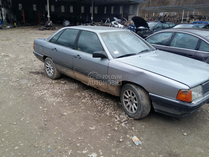 Audi 100 - kompletan auto u delovima